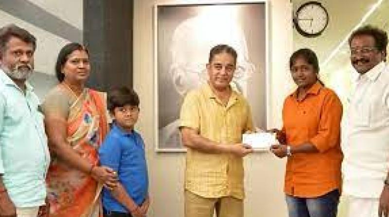 Kamal Haasan gifts a car to Coimbatore's first woman bus driver