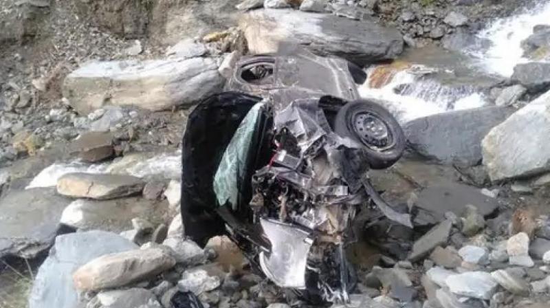 Tragic accident in Chamba, car fell into 300 meter deep gorge news in hindi