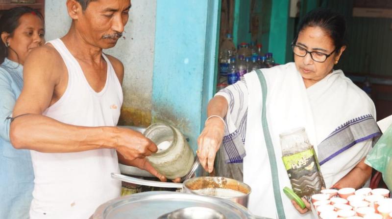 CM Mamata Banerjee made tea for voters in West Bengal news in hindi