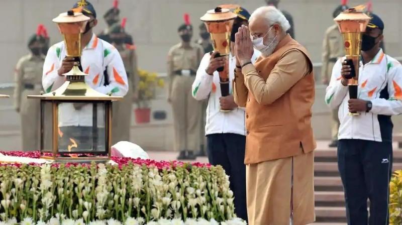  PM pays tribute to soldiers on Vijay Diwas