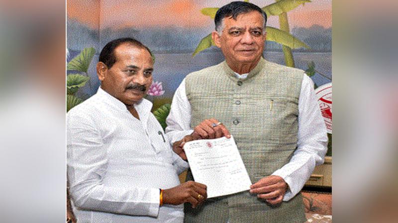 Former minister Dara Singh Chauhan who resigned from SP joins BJP (फोटो साभार-pti)