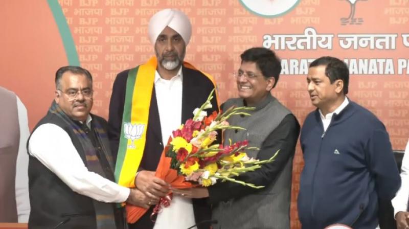 Senior Punjab Congress leader Manpreet Badal joins BJP