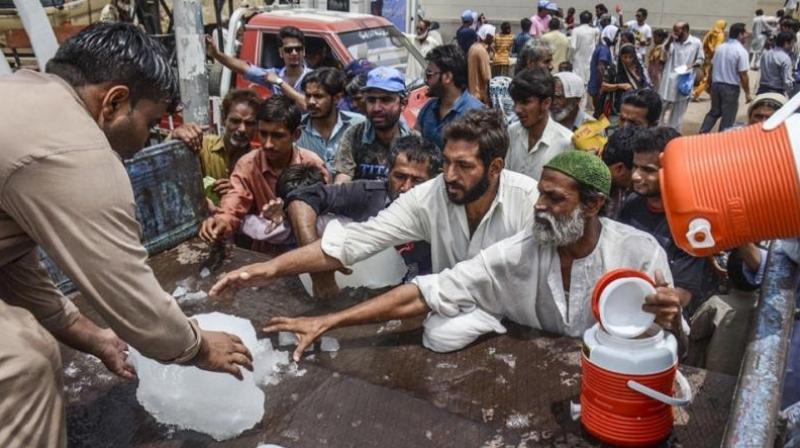 Pakistan Karachi Heatwave Death 450 died in 4 days news in hindi