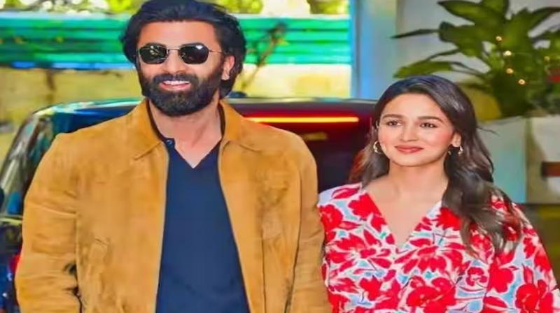 Alia reaches airport with daughter Raha to pick up Ranbir, watch video....