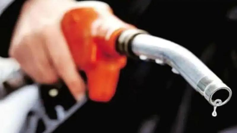 Oil companies profit Rs 10 per liter on petrol, loss Rs 6.5 on diesel