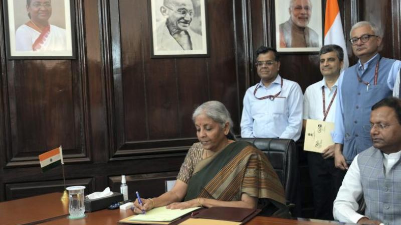  Nirmala Sitharaman assumes charge of Finance Ministry News In Hindi