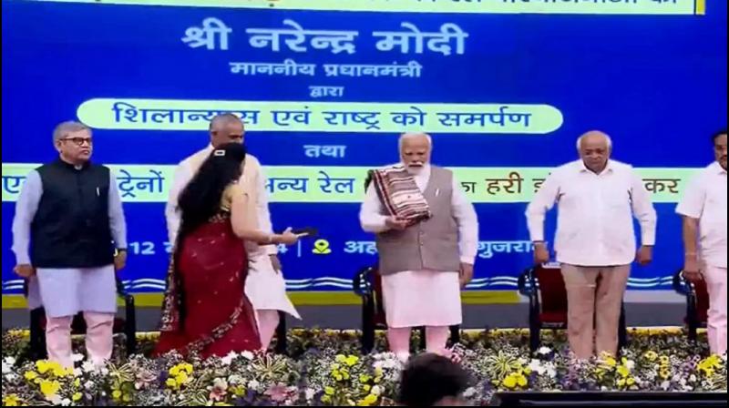 PM Modi inaugurated many railway projects from Ahmedabad News In Hindi