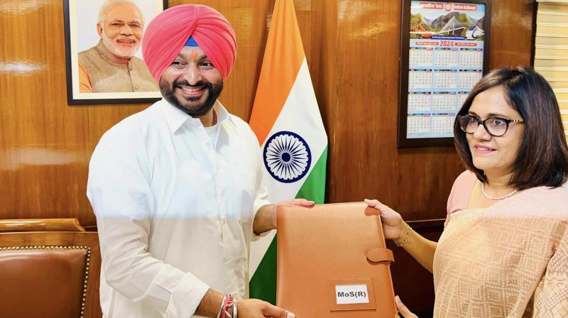 Ravneet Bittu took charge as Minister of State for Railways news in hindi