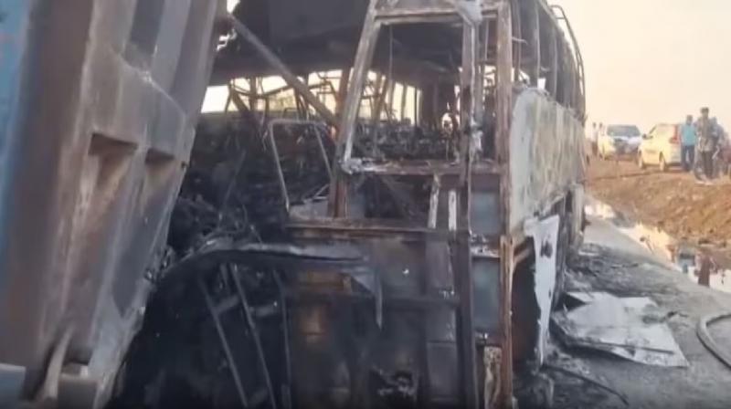  Andhra Pradesh Accident collision between bus and lorry 6 people burnt alive