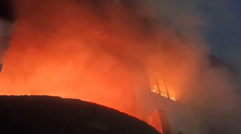 Massive fire breaks out in shoe factory in Agra up News In Hindi