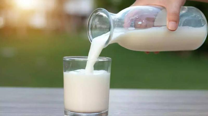 Milk is being sold at Rs 210 per kg in Karachi news in hindi