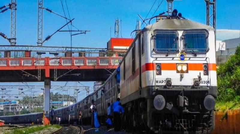 Western Railway will run special trains for various destinations on Holi news in hindi