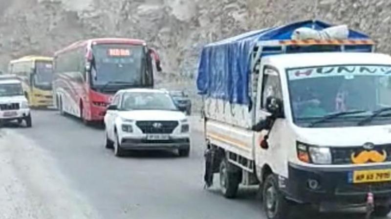 Mandi-Kullu National Highway completely closed due to mountain collapse