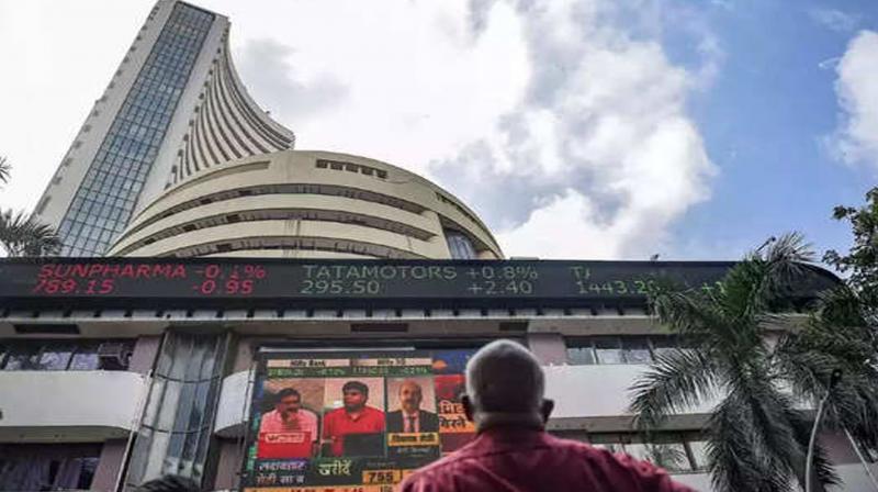 Sensex crashes 279 points in early trade, Nifty down 60 points