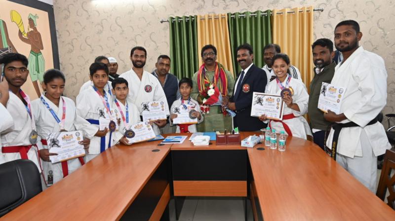 Children who won medals in All India Karate Championship met the Chief Minister