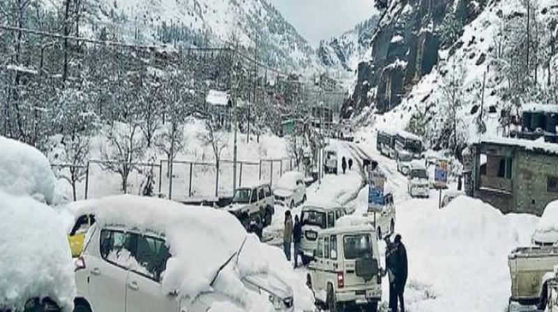 Himachal Pradesh: Snowfall in high altitude areas, 479 roads including three national highways blocked