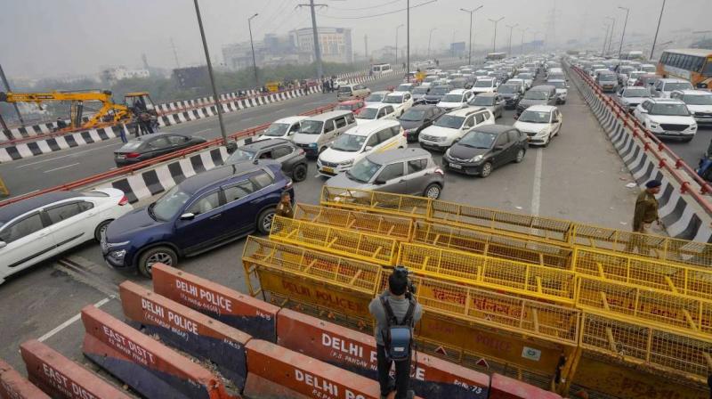 Farmer Protest Delhi Border Traffic: Long jam on Delhi-Meerut Expressway, vehicles crawling