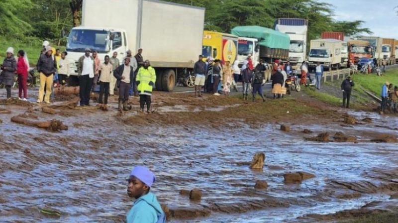 40 people killed after a dam collapses in western Kenya