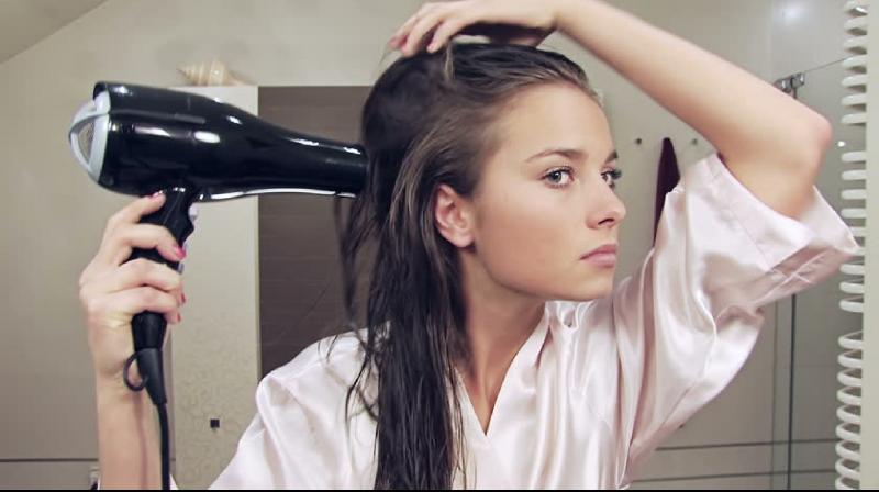 If you also dry your hair with a hair dryer, then know the harm caused by it.