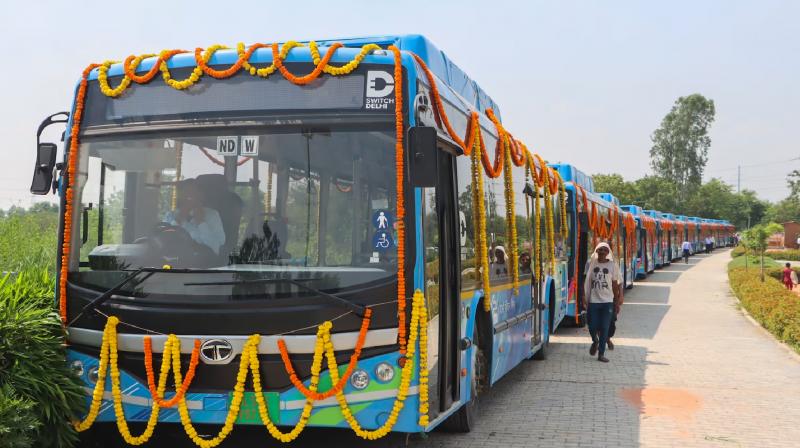 Delhi gets 320 new electric buses, Lieutenant Governor  VK Saxena gives green signal