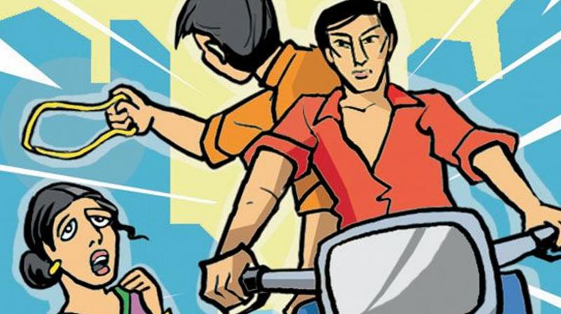 Two people arrested for snatching gold chain in West Delhi