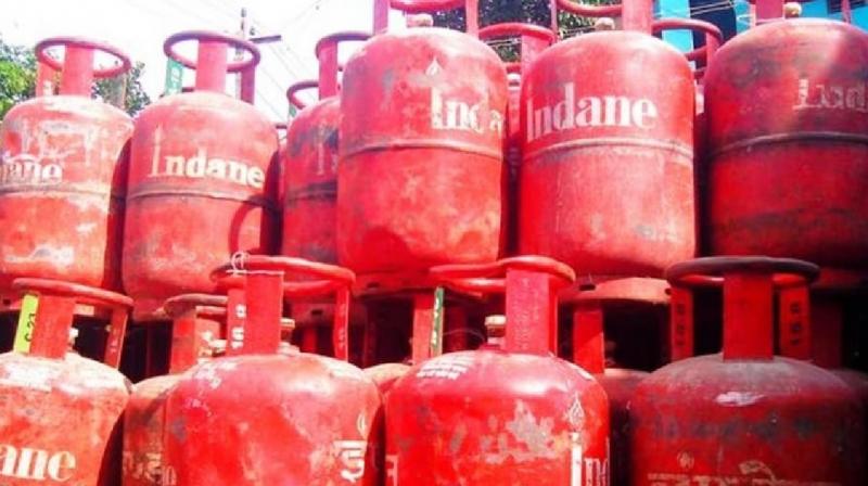 Big relief to common people from April 1! Discount of Rs 300 on LPG cylinder news in hindi