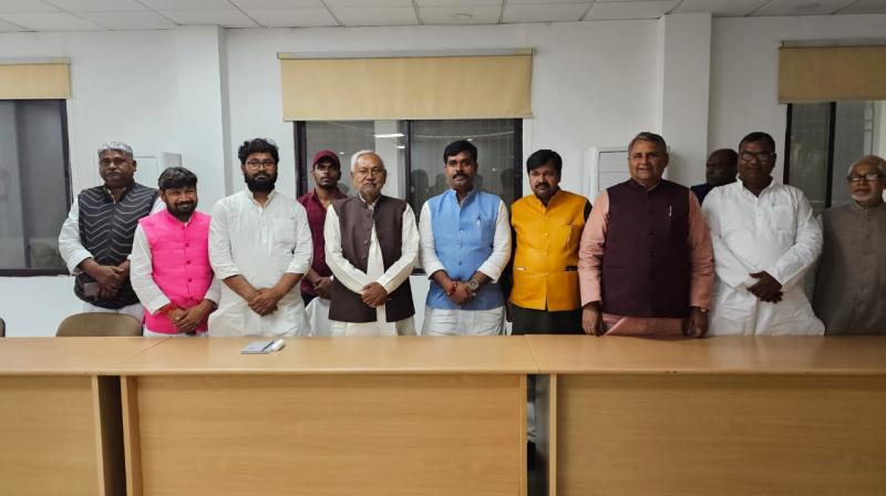 Dhiraj Kushwaha meets CM Nitish along with senior RLSP leaders