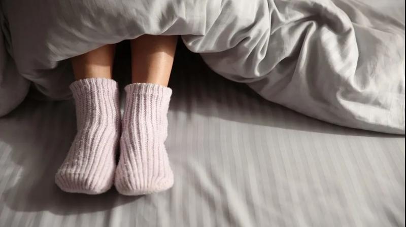 Winter Tips: If you also have the habit of sleeping wearing socks in winter, then read this news...