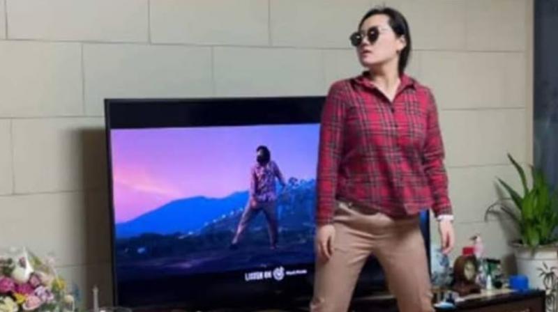 Korean girl dances to 'Srivalli' after Pushpa's fever in South Korea