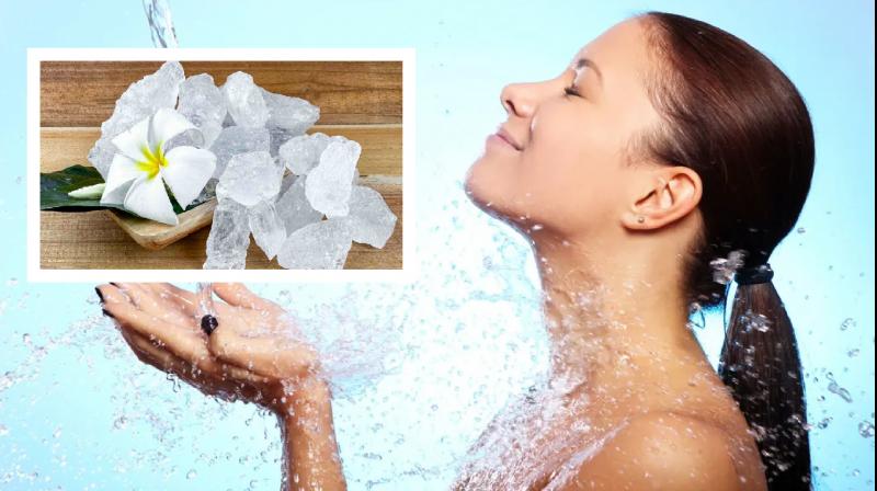 There are benefits of bathing by mixing alum in water news In Hindi