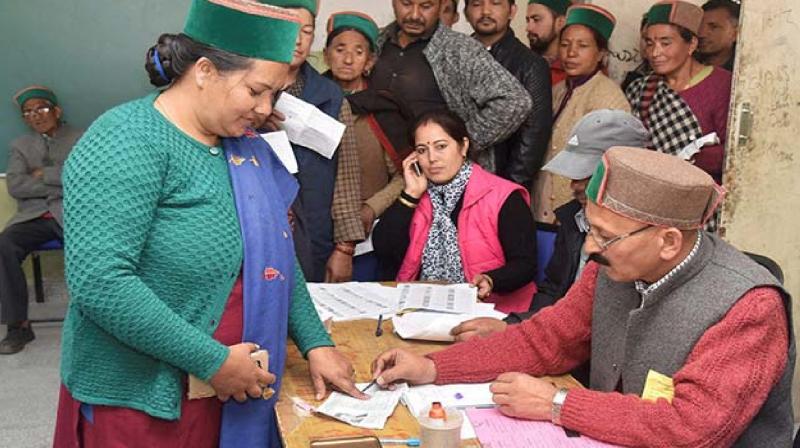 Voting continues for four Lok Sabha seats in Himachal Pradesh news in hindi