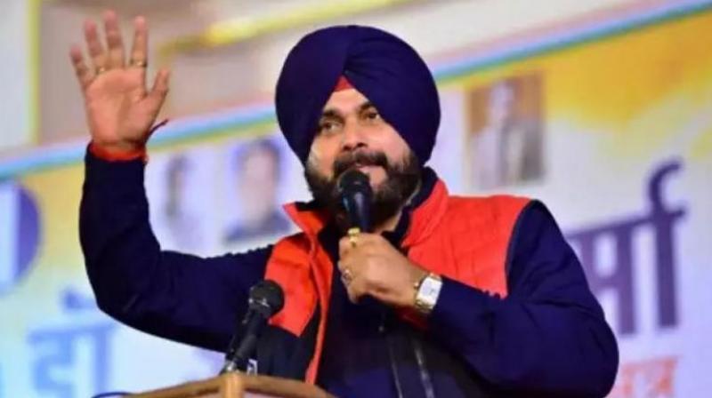 Navjot Sidhu again taunts, 'Lifting heels does not make the character great'