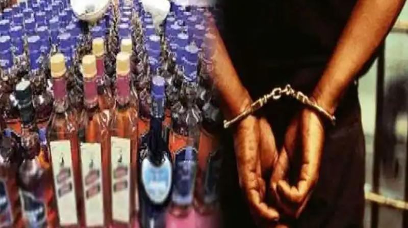 Maharashtra: Liquor worth 7.50 lakh was hidden without permission, arrested