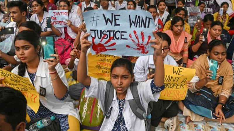   New twist in Kolkata Doctor Rape-Murder Case, parents allege 'Police tried to bribe us' news in hindi