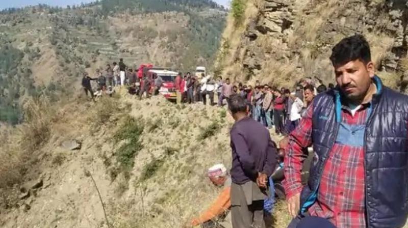 Car fell into 700 feet deep gorge in Himachal four people died 