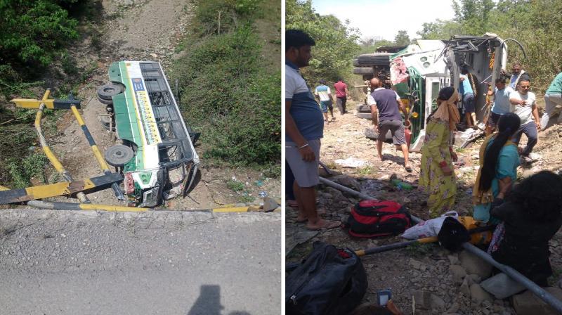 Himachal Truck hits bus, dozens passengers injured news in hindi
